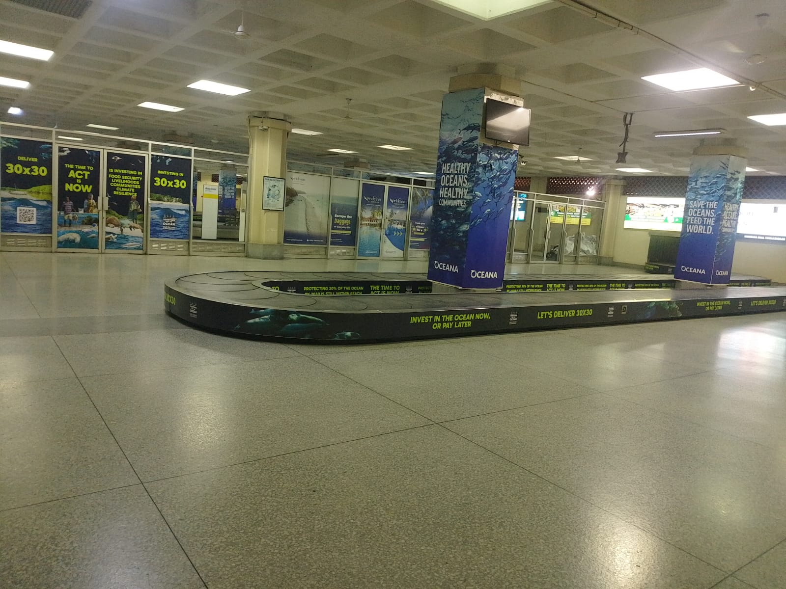 Large format advertising environment