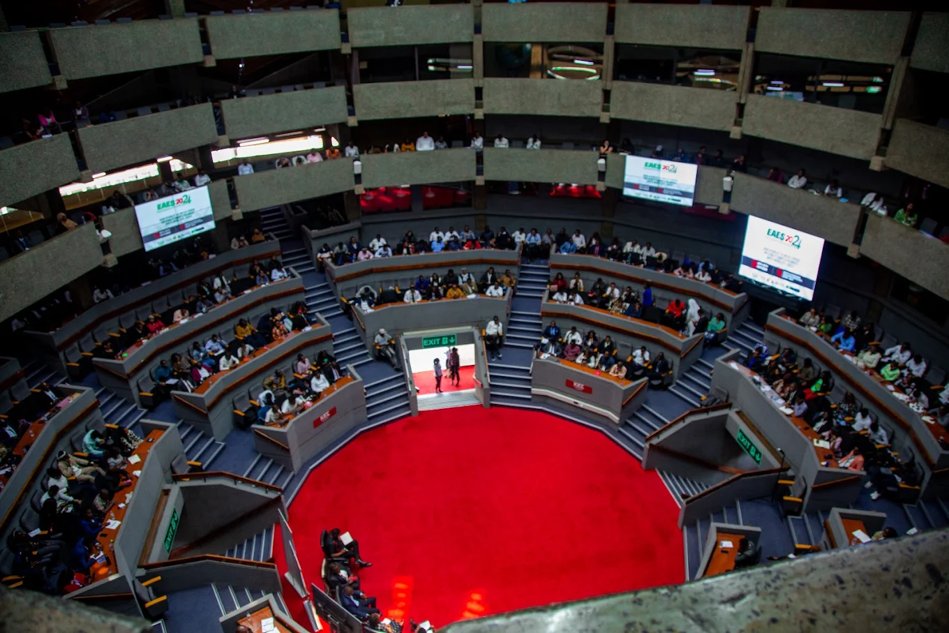 Premium indoor digital display environment